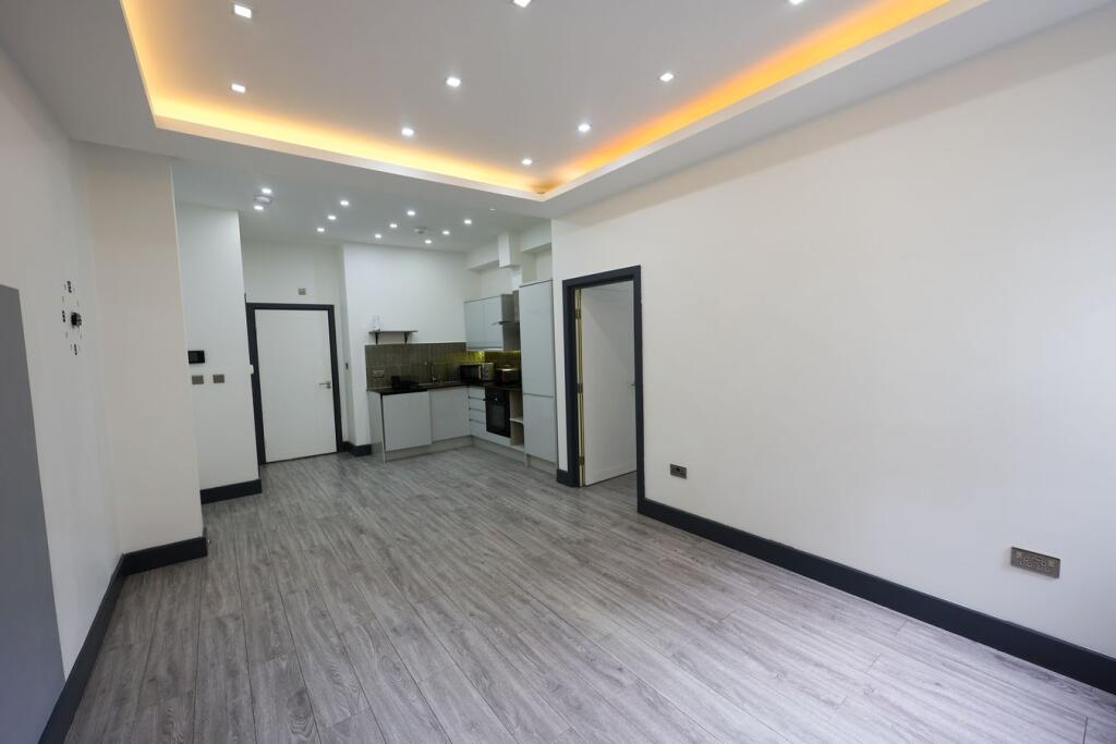 Apartment in Plymouth - View 4