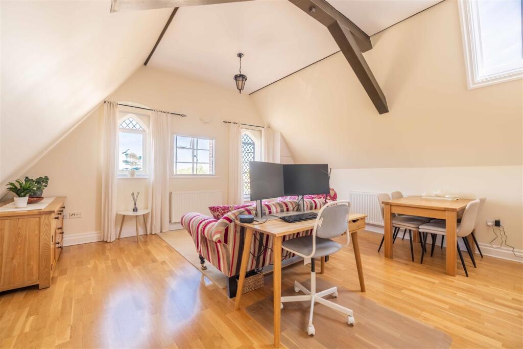 Apartment in Windsor, Clewer Green - View 5