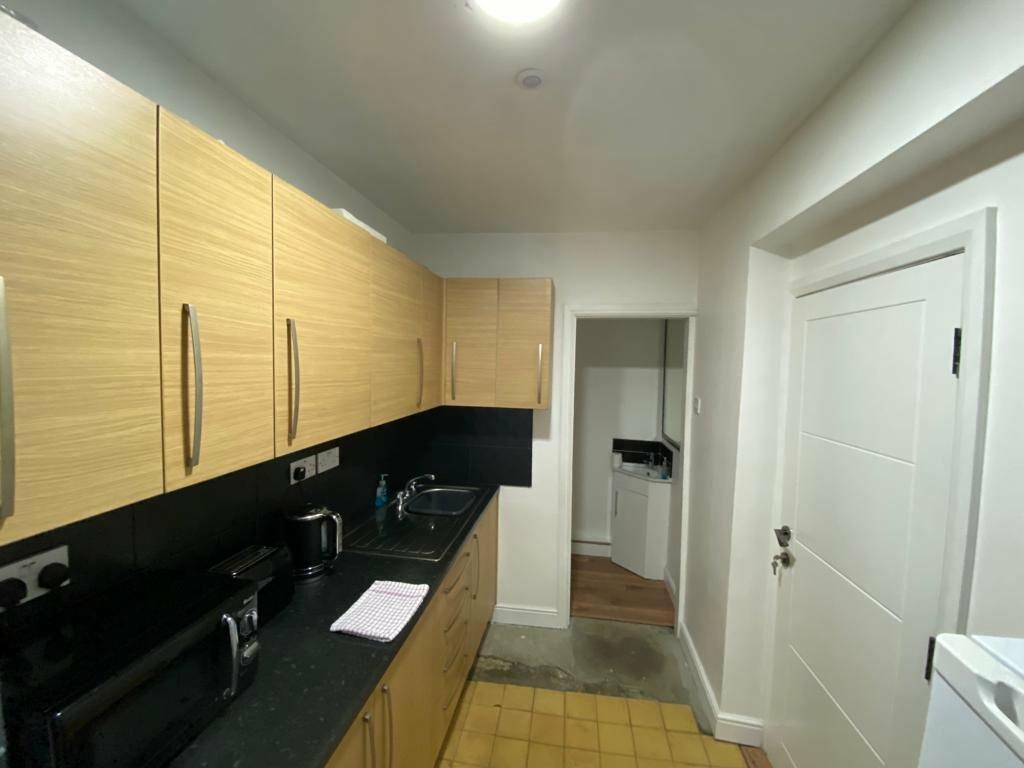 22, Hampton Road photo 4