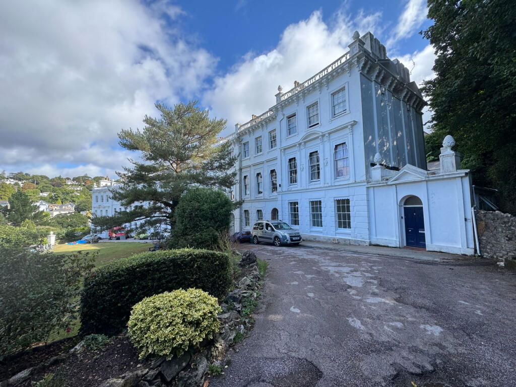 Main image of property: Flat 3 9 Lisburne Crescent, Higher Woodfield Road, Torquay, Devon, TQ1 2LA