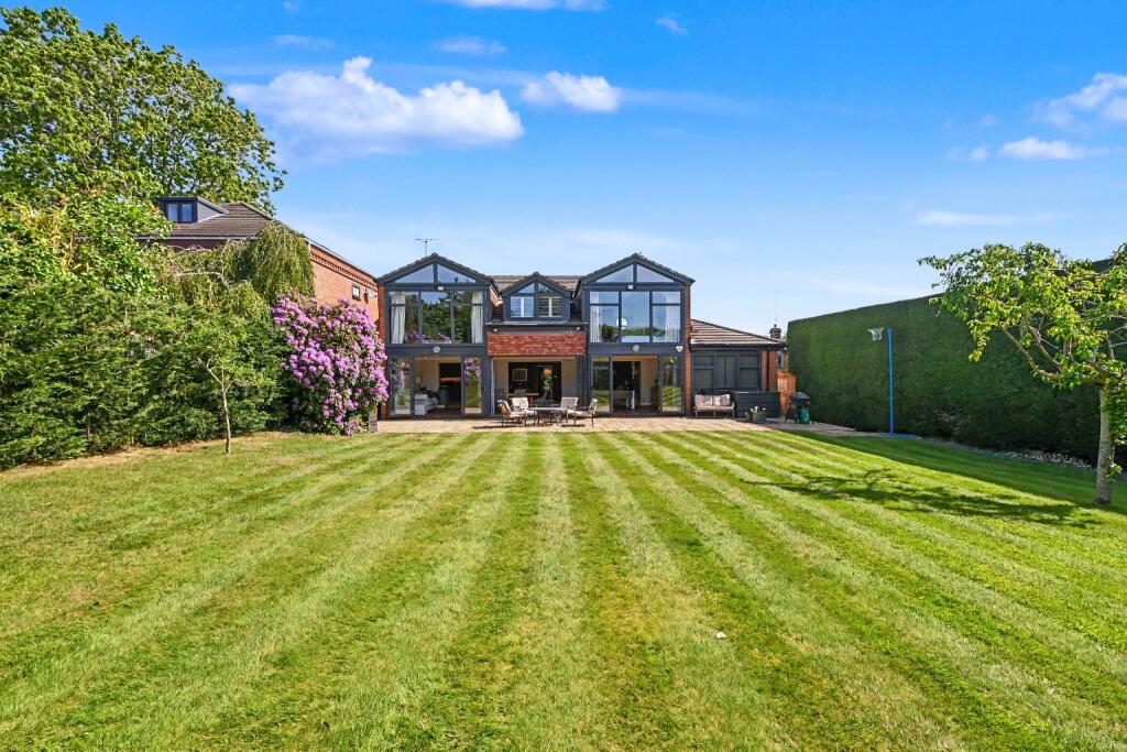 Main image of property: 69 Kings Road, Berkhamsted, Hertfordshire, HP4