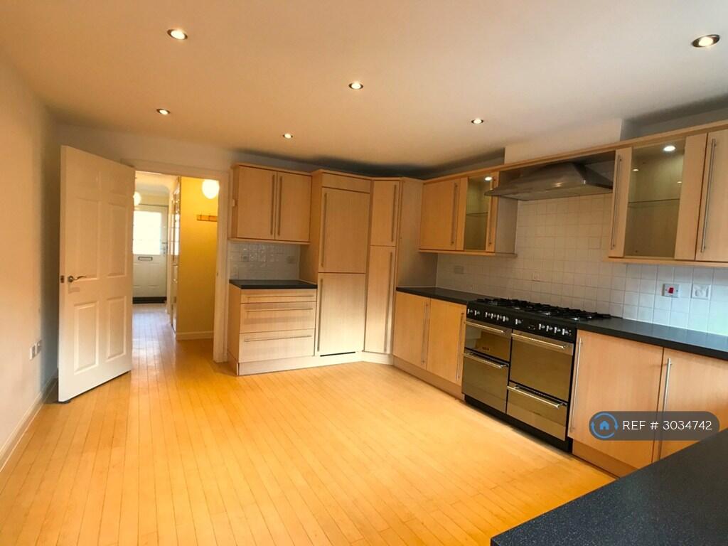 House in Ipswich - View 4