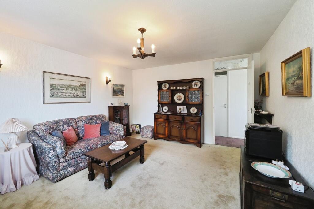 Mayfield Road, Burton-on-Trent, Staffordshire, DE15 photo 3