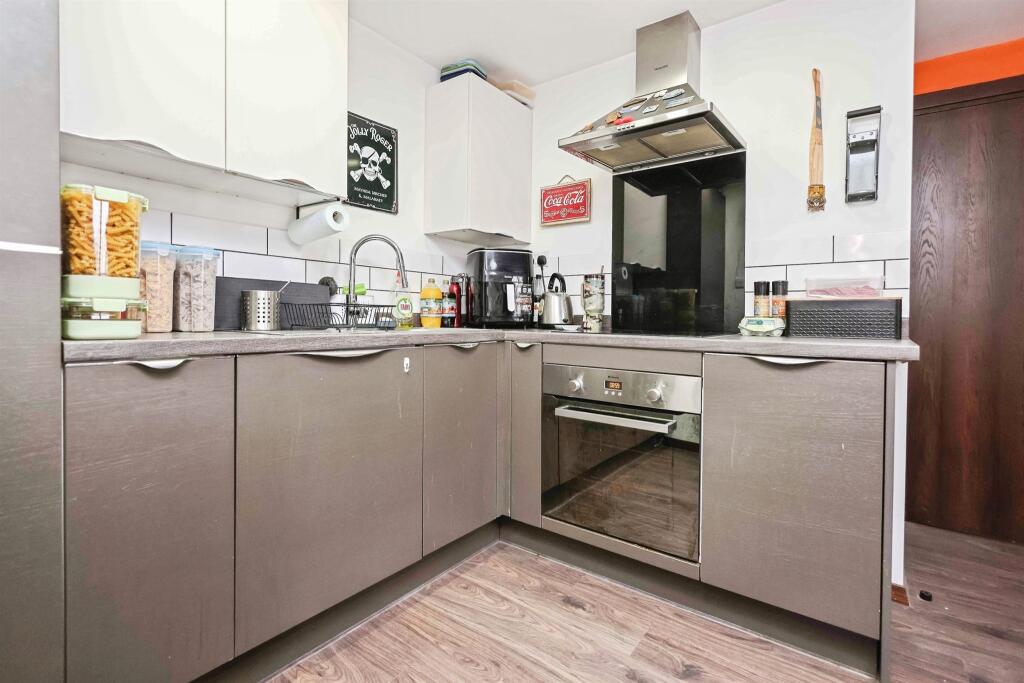 Apartment in Birmingham, Lyndon Green - View 6