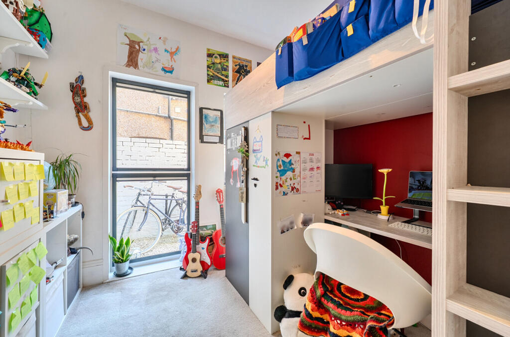 Apartment in London - More