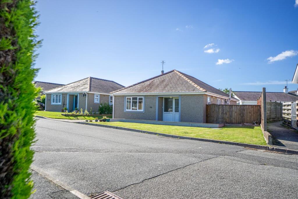 Main image of property: Cysgod Y Bryn, Llanbedrog, Pwllheli, LL53