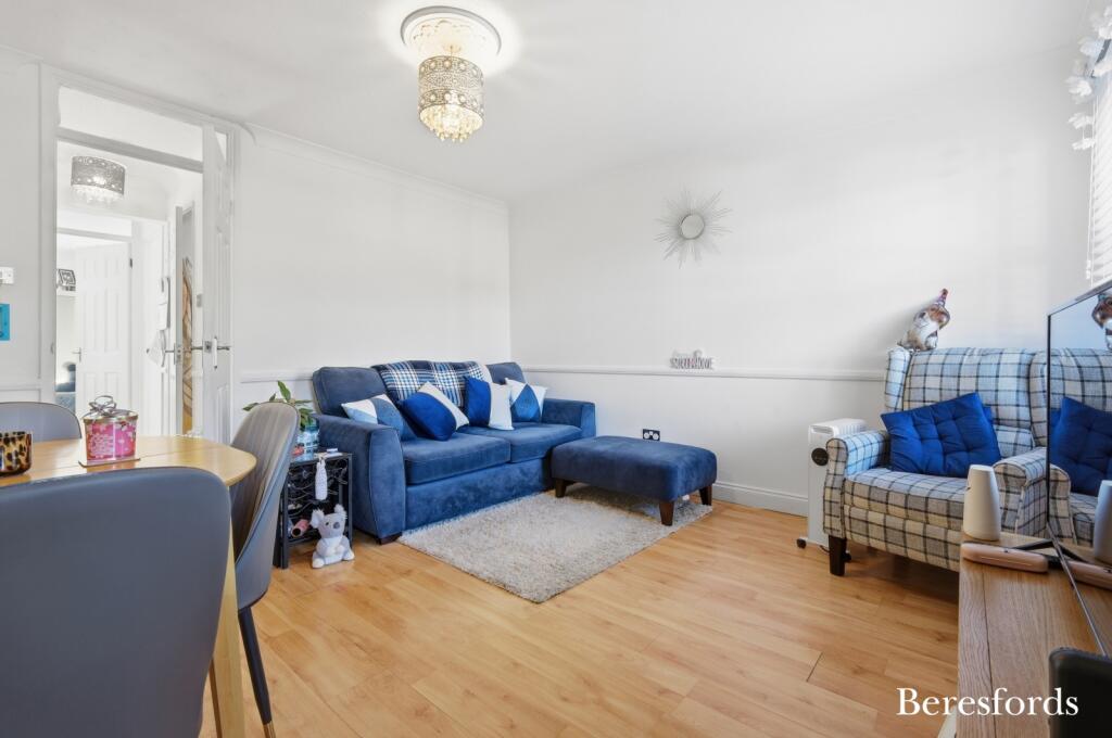 Apartment in Basildon, Billericay - View 3