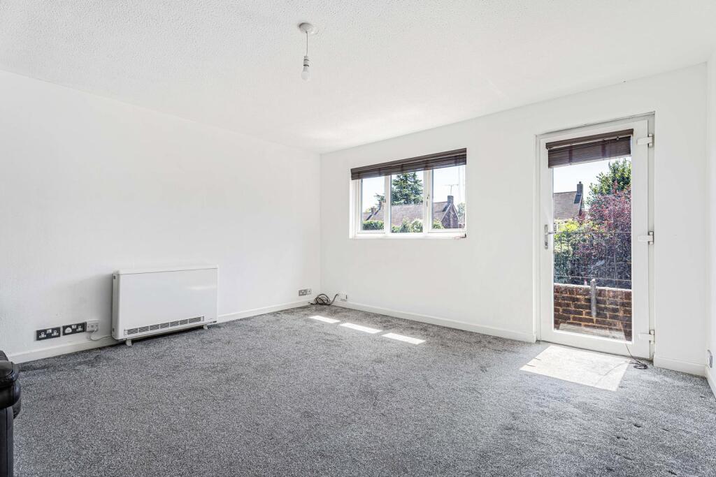 Apartment in Sunbury-on-Thames, Surrey - More