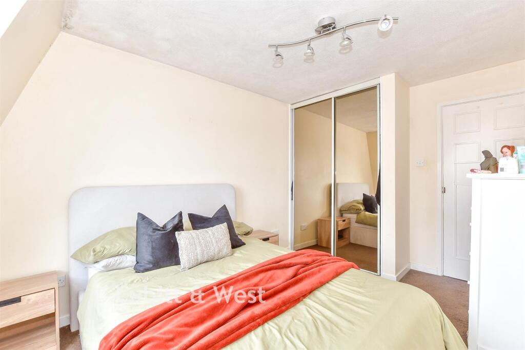 Apartment in Portsmouth, Southsea - More