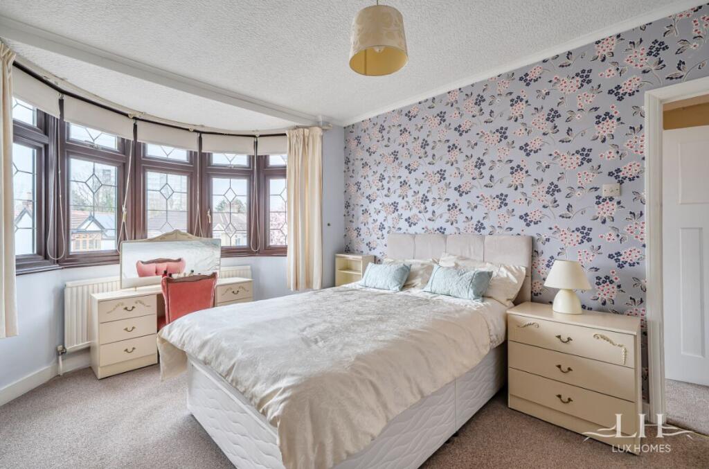 House in London, Gidea Park - More
