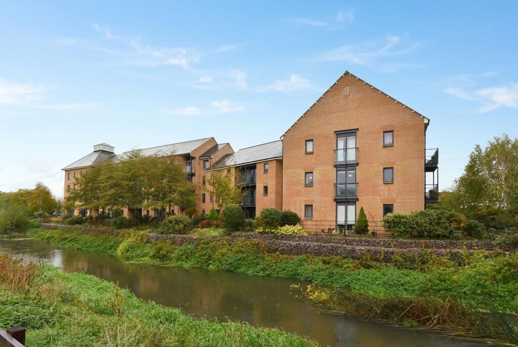 1-bed flat on Shortmead Street, Biggleswade, SG18, £155,000