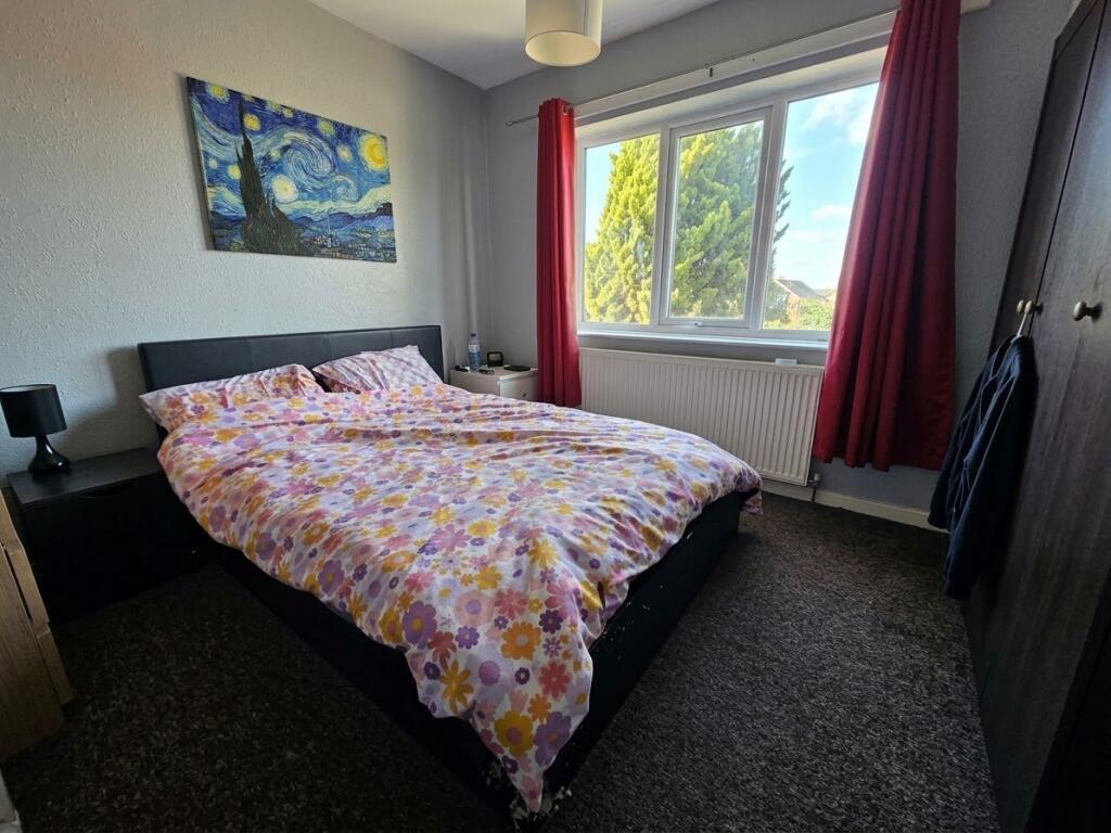 House in Nuneaton and Bedworth, Warwickshire - More