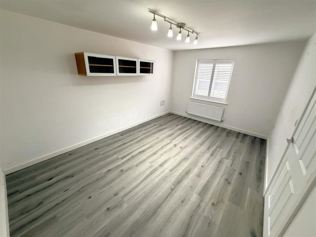 House in Weldon, Priors Hall Park - View 5