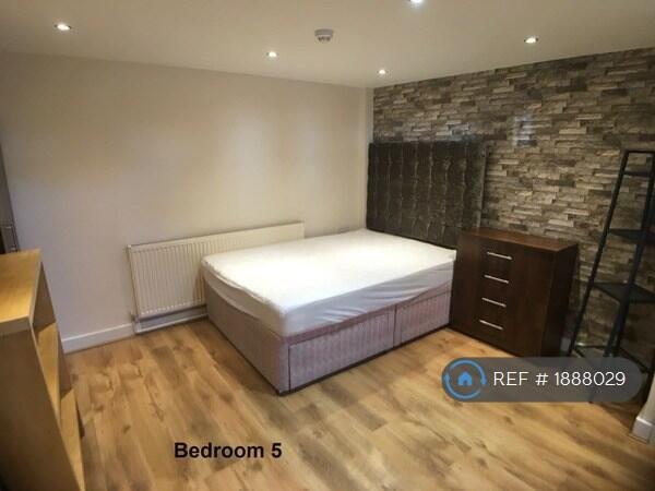 6 bedroom terraced house for rent