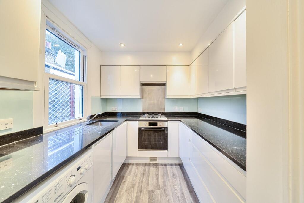 Apartment in London - More