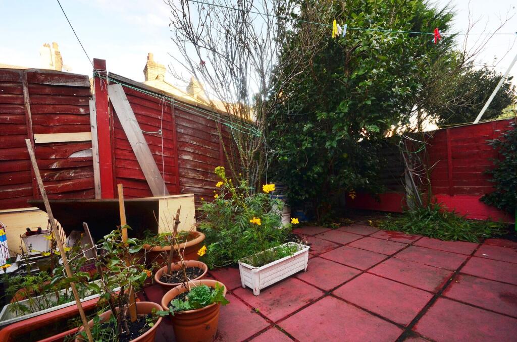 House in London, Plaistow - View 4