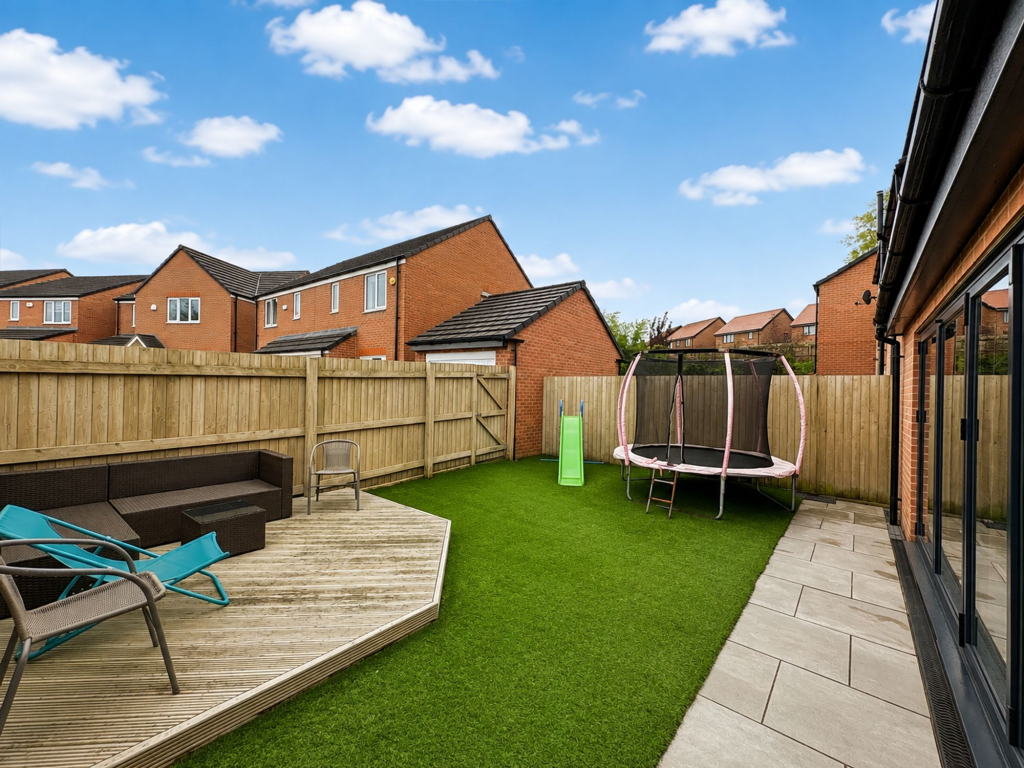 Sky Lark Close, Lostock, BL6 photo 4