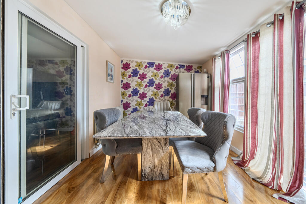 House in Southend-on-Sea - View 5