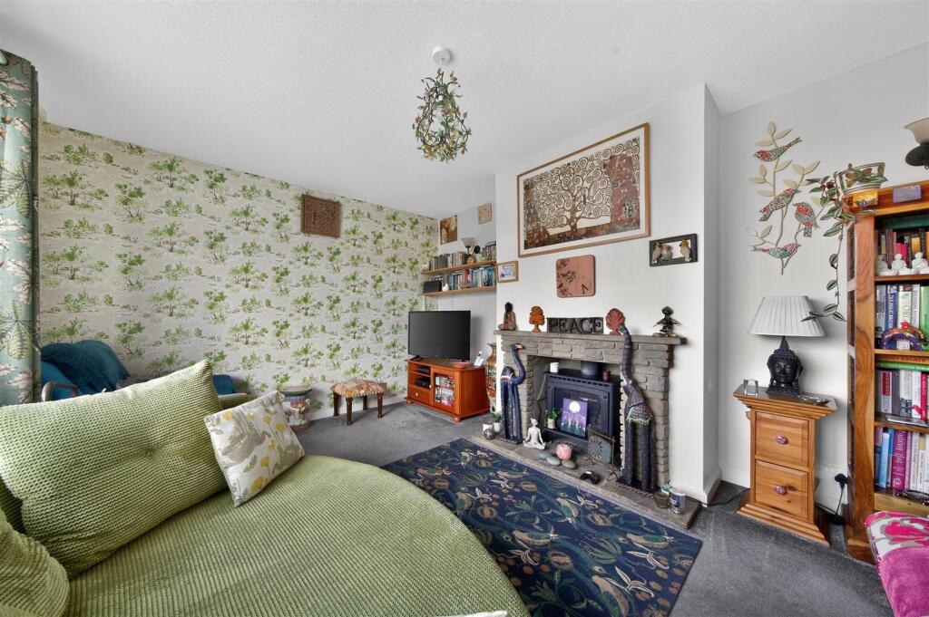 Willow Crescent, Ellesmere. photo 3