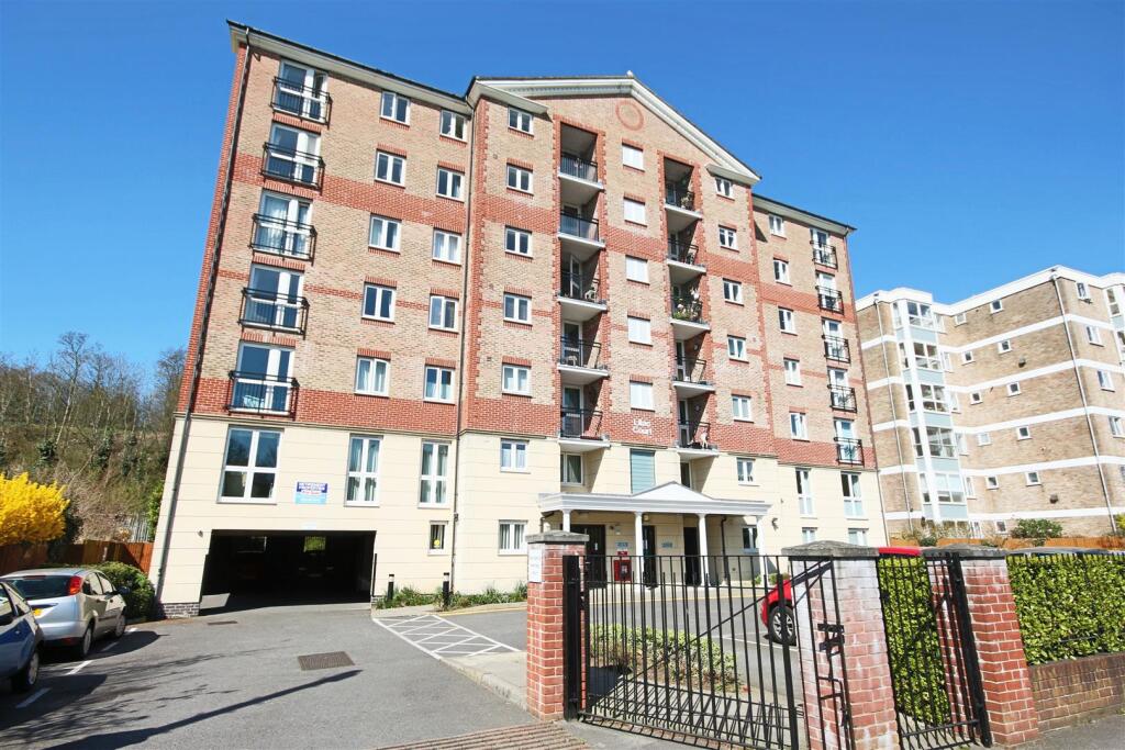 1-bed house on London Road, Patcham, Brighton, £150,000