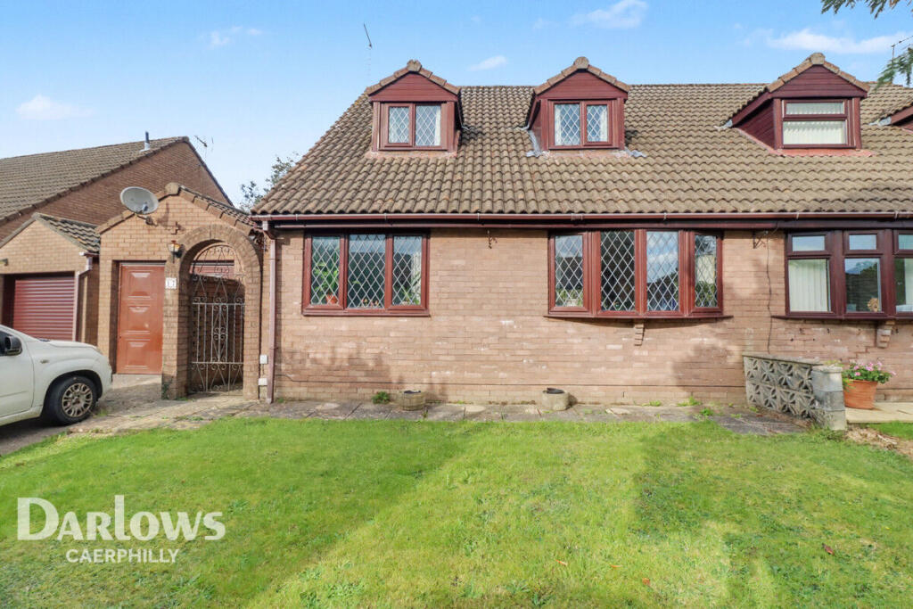 3-bed semi-detached on Ffordd Eynon Evans, Caerphilly, £265,000
