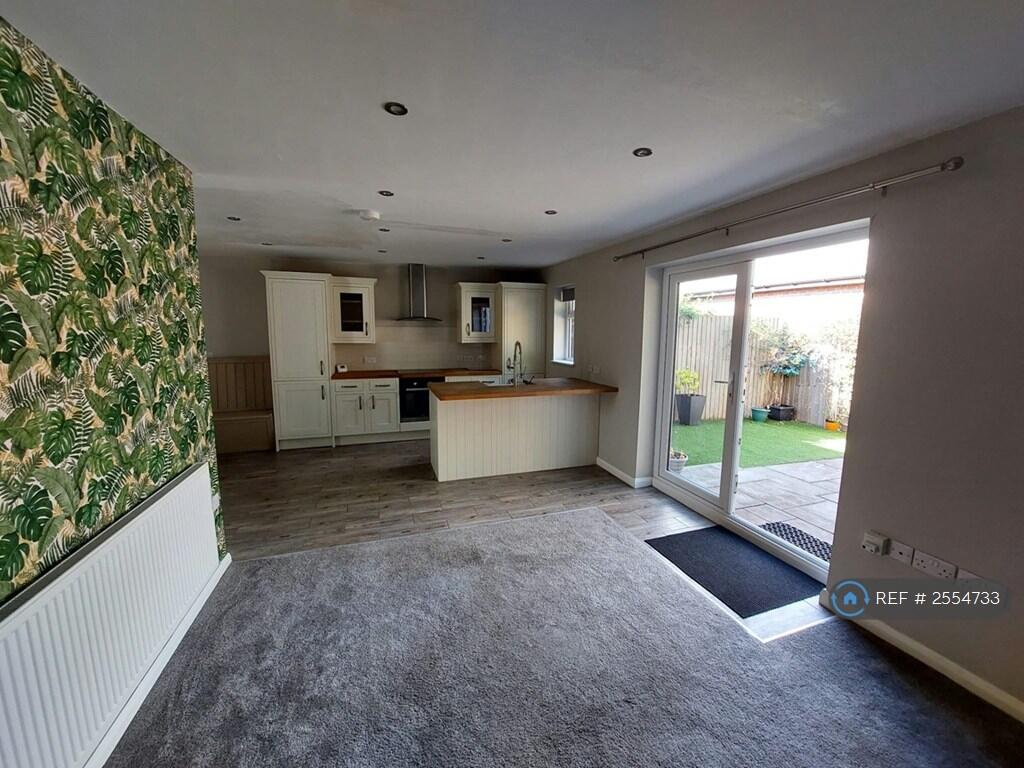 House in Lincoln - More