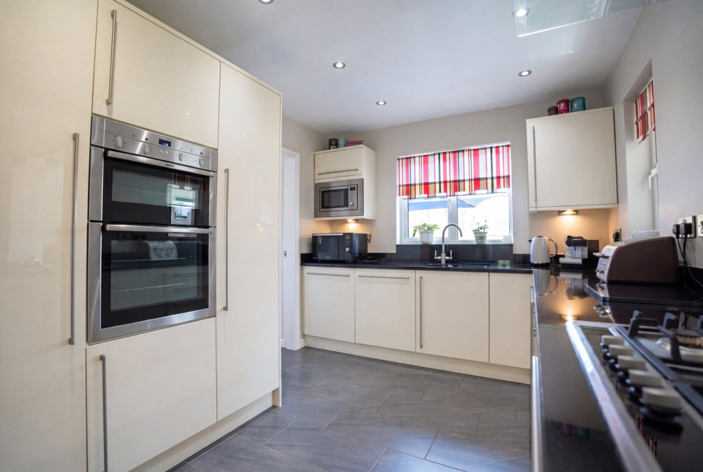 House in Bromsgrove, Wythall - View 3