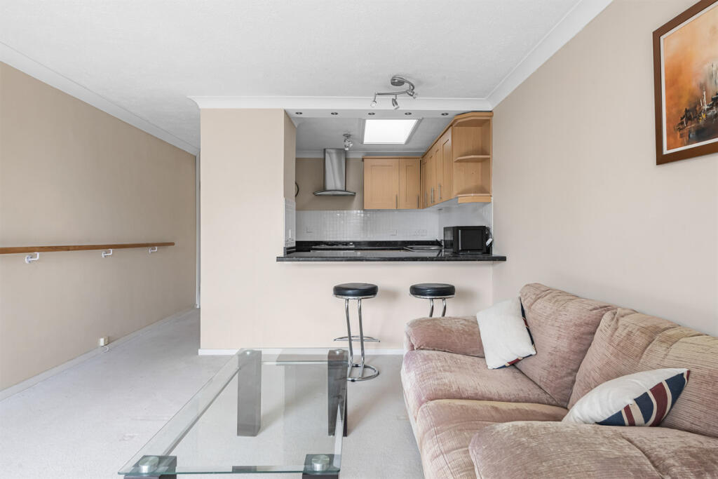 Apartment in Bromley, Bromley Park, Plaistow - View 5