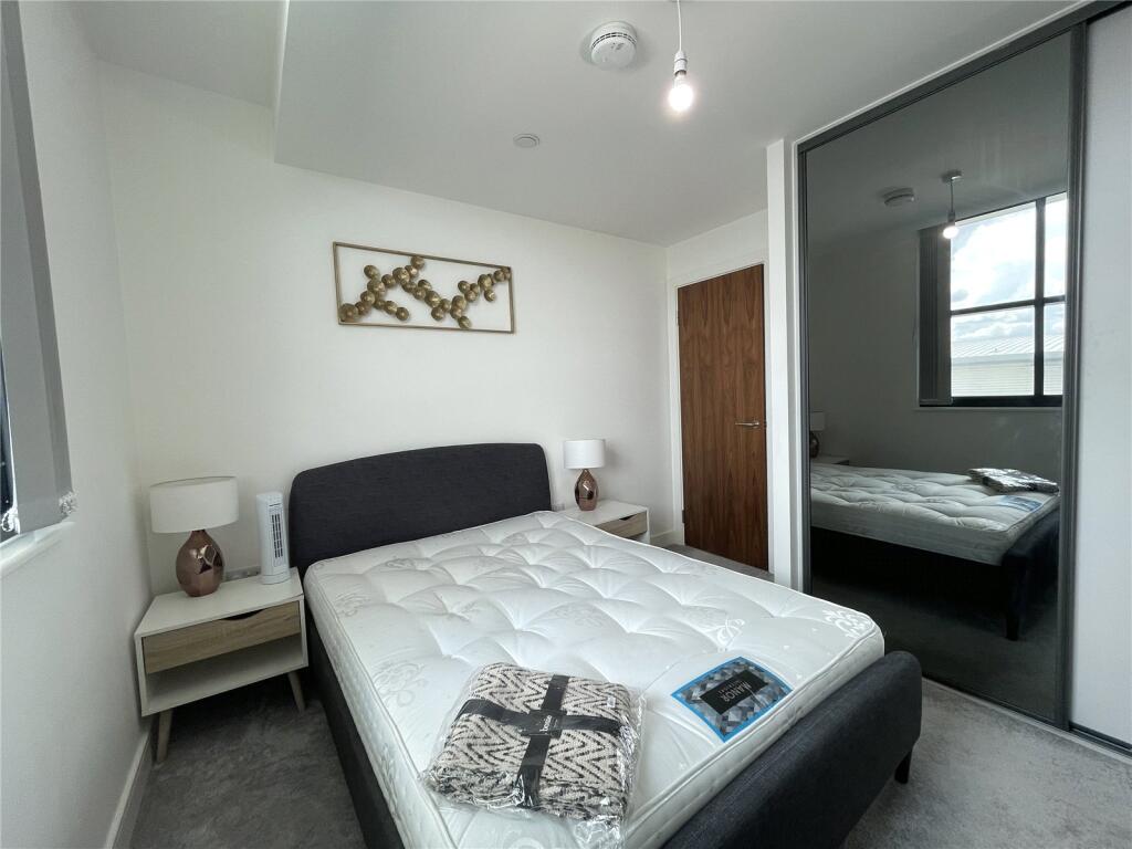 Apartment in Slough - View 5