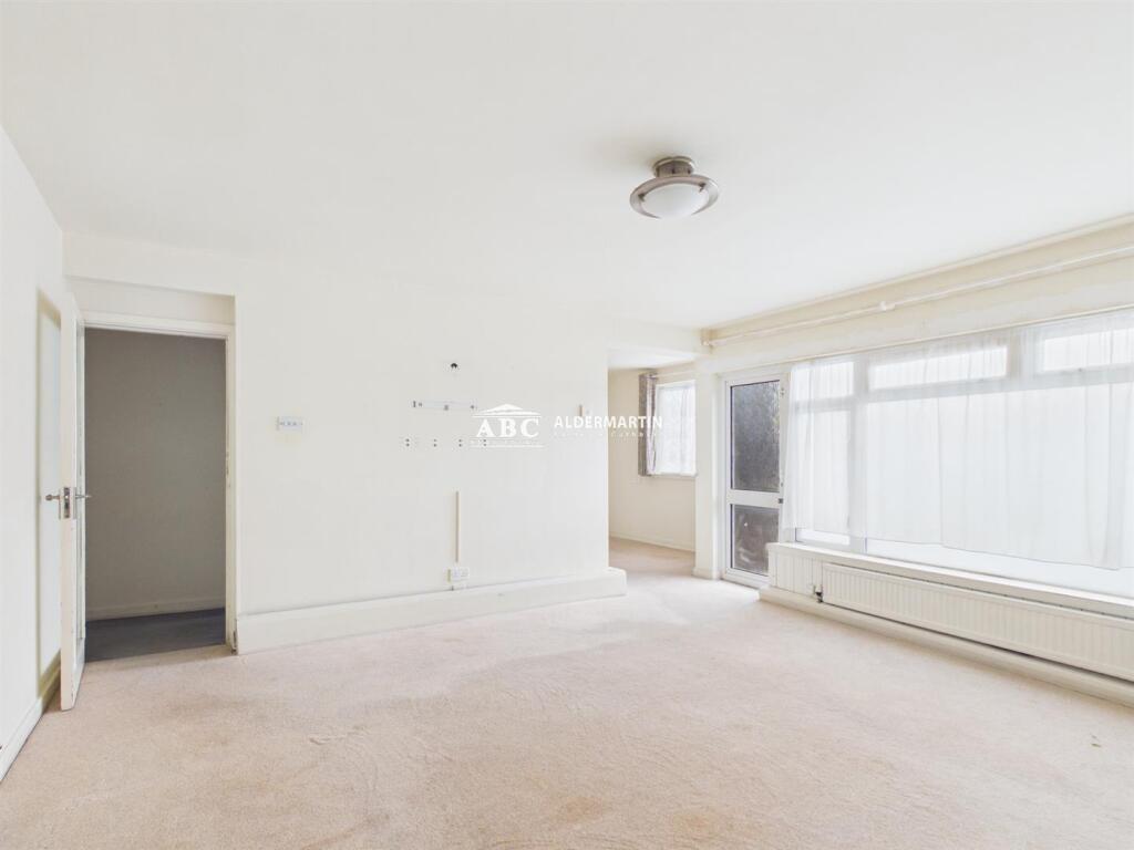 Apartment in Harrow - View 3