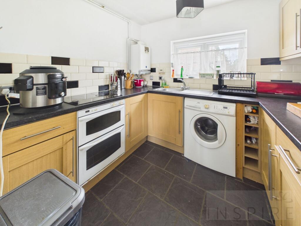 Apartment in Crawley, Ifield West - View 3