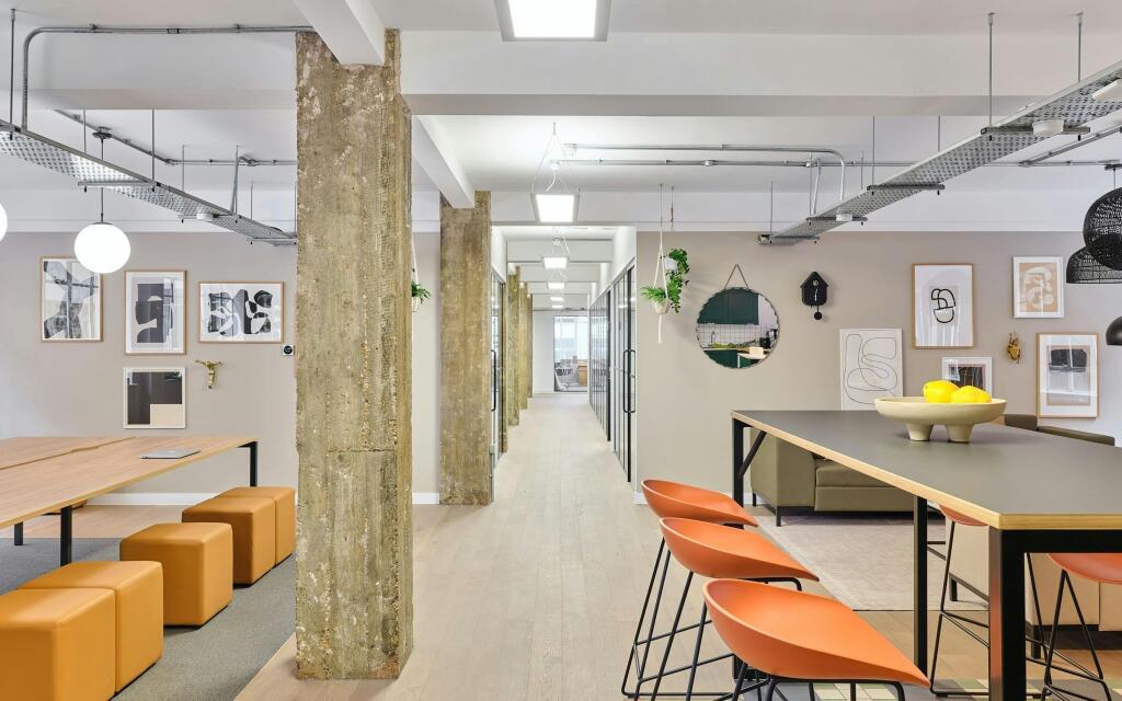 Kingsbourne Hallway.jpg