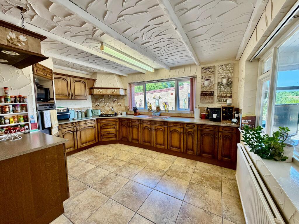 Church Lane, Holton-Le-Clay, DN36 photo 4