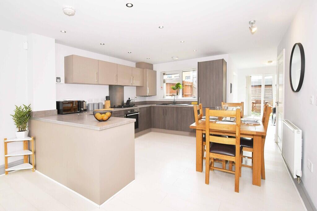 House in Stoke-on-Trent - View 4