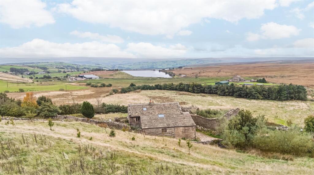 Moorlands Farm, Cold Edge Road, Wainstalls, Halifax, HX2 7UA photo 3