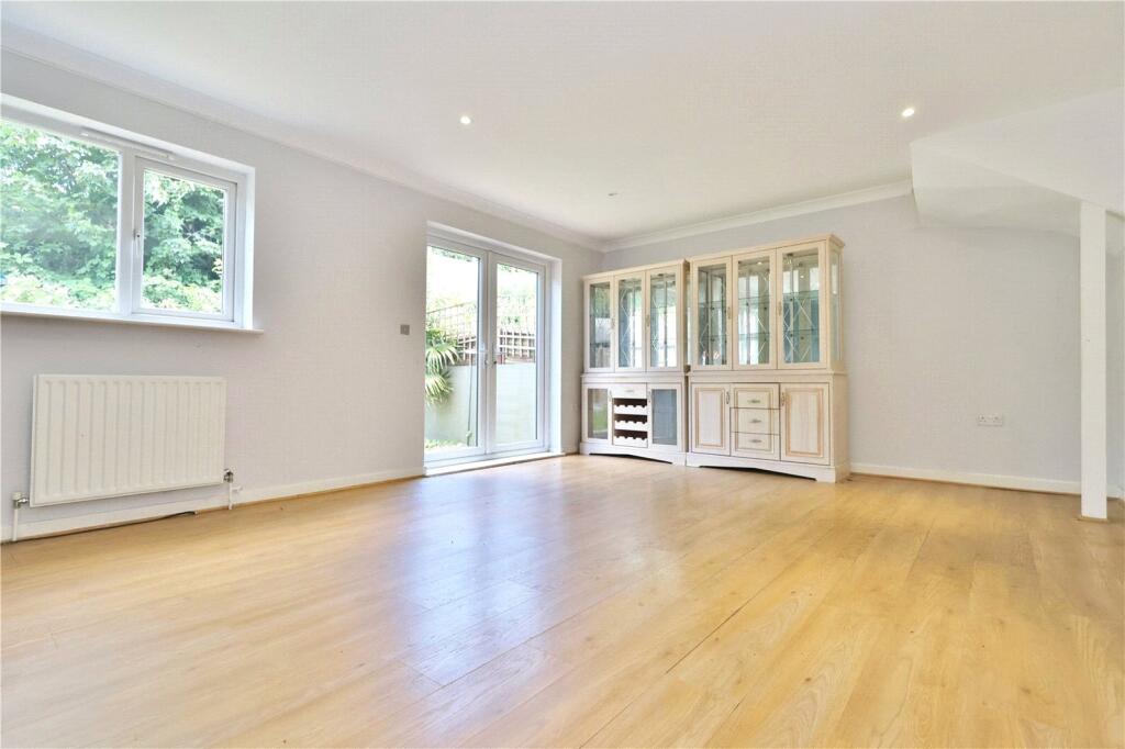 Oyster Lane, Byfleet, West Byfleet, Surrey, KT14 photo 3