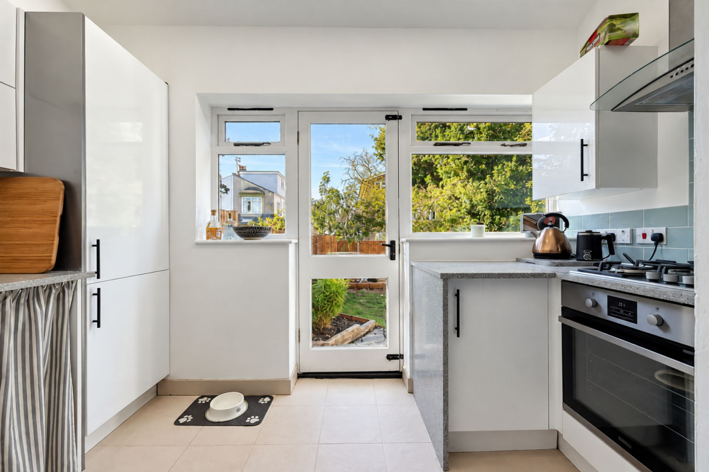 Leigham Court Drive, Leigh-On-Sea, SS9 photo 2