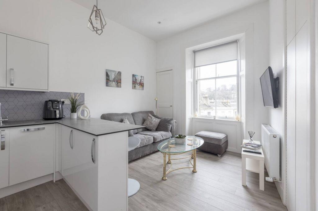Main image of property: 25 (3F2) Montgomery Street, Hillside, Edinburgh, EH7 5JU