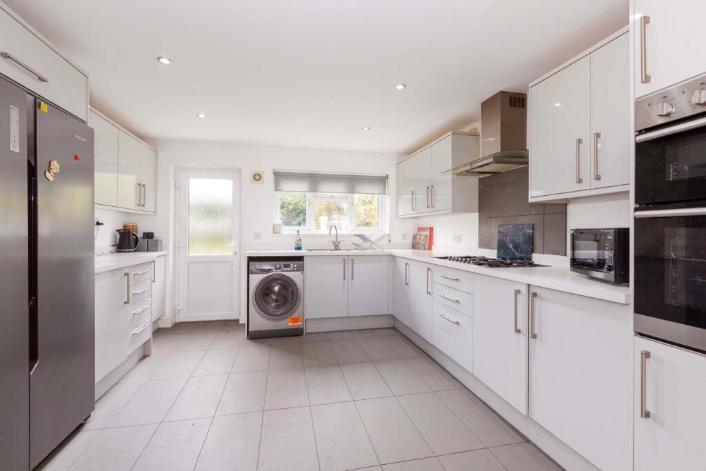 House in Slough - View 2