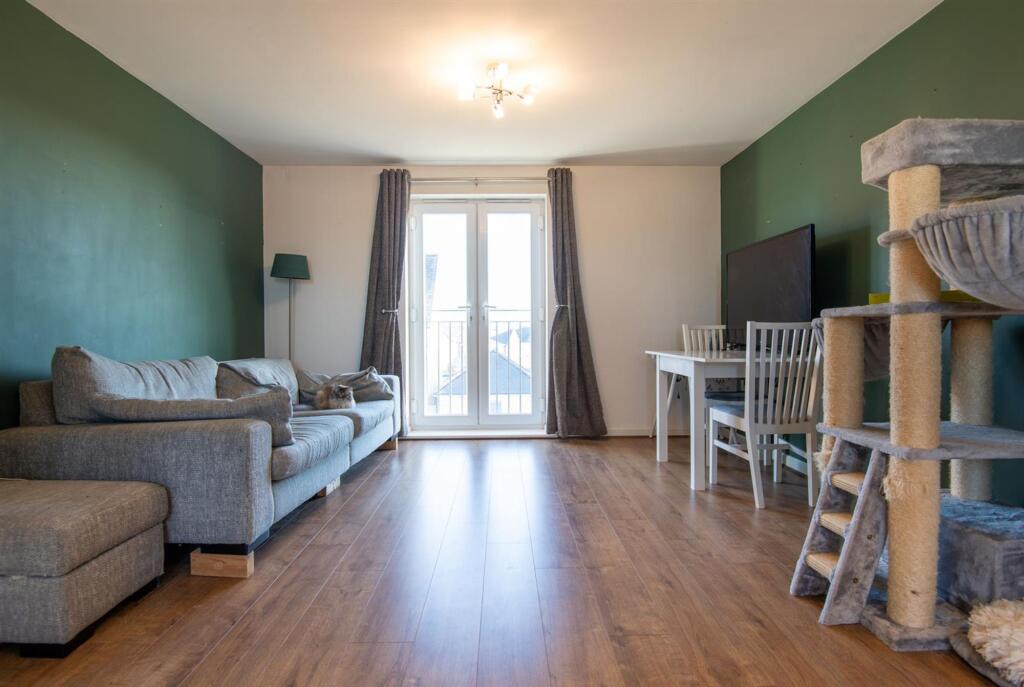 Irthlingborough Road North, Wellingborough, NN8 - View 5