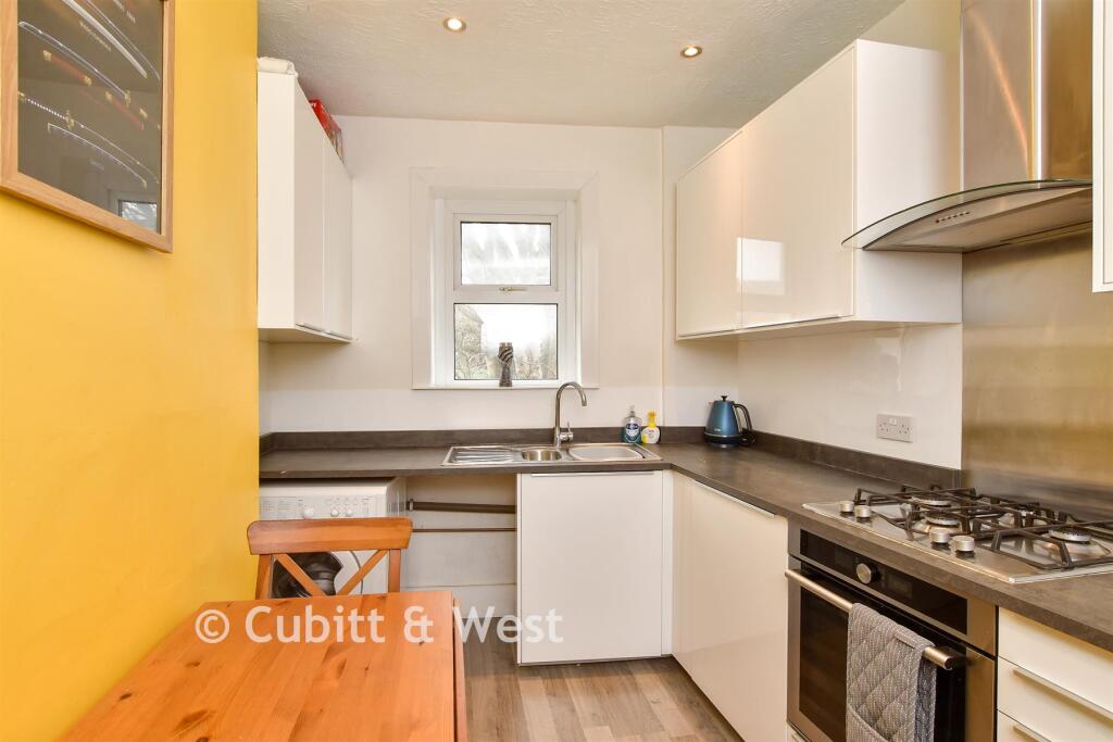 Apartment in Brighton - View 3