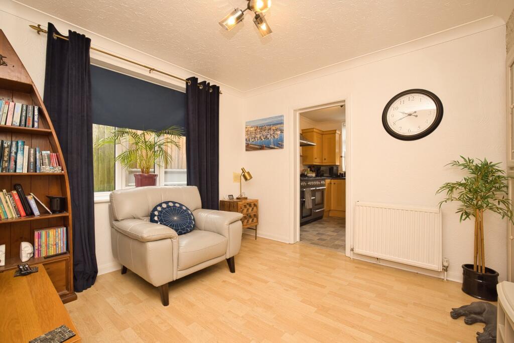 House in Ramsgate, Nethercourt - More