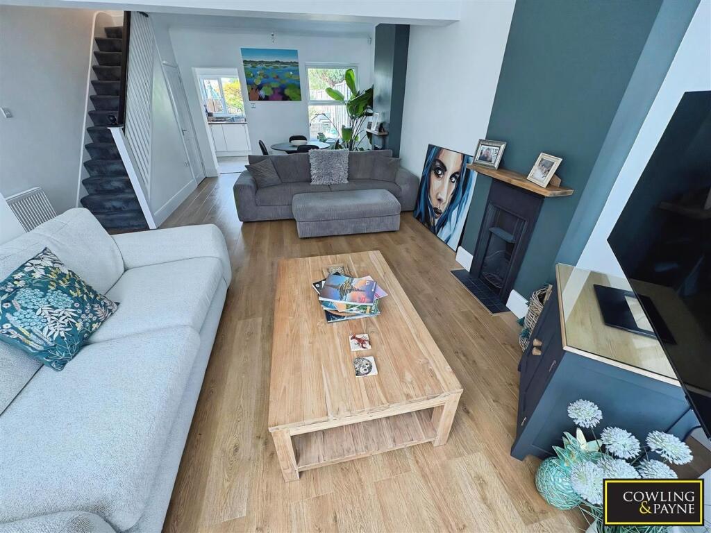 House in Southend-on-Sea - More