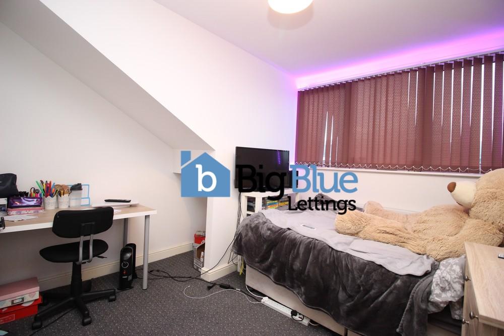 House in Leeds, West Yorkshire - View 6