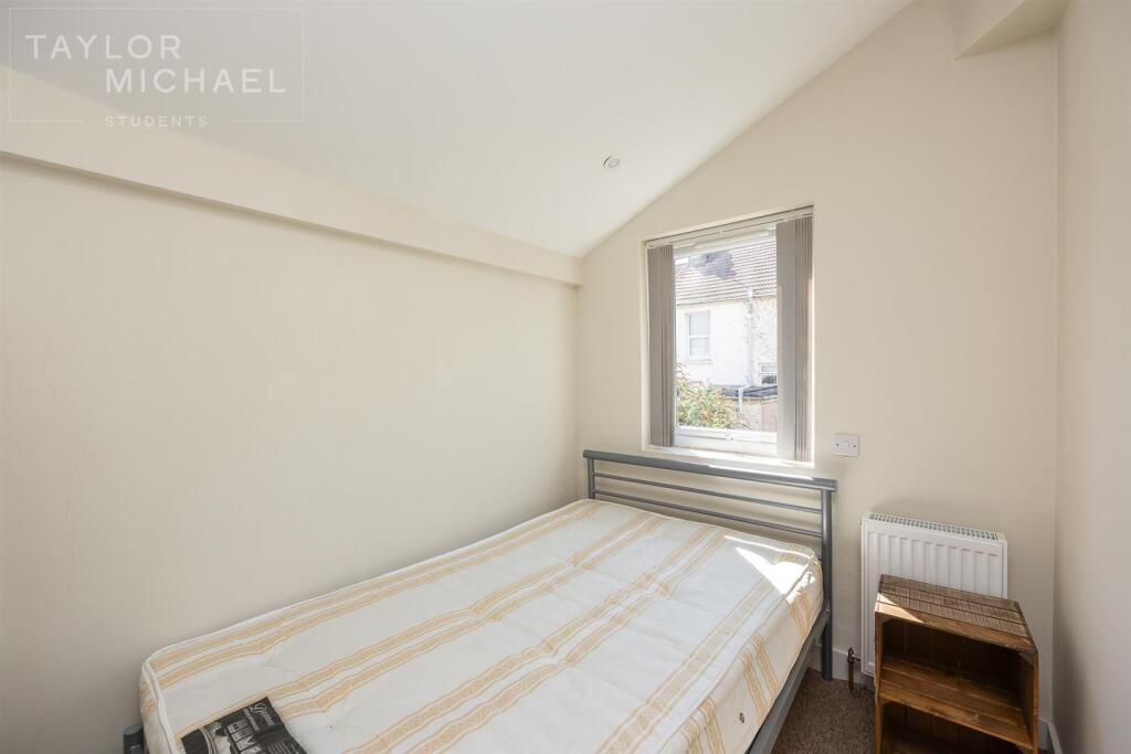 6 bedroom terraced house for rent