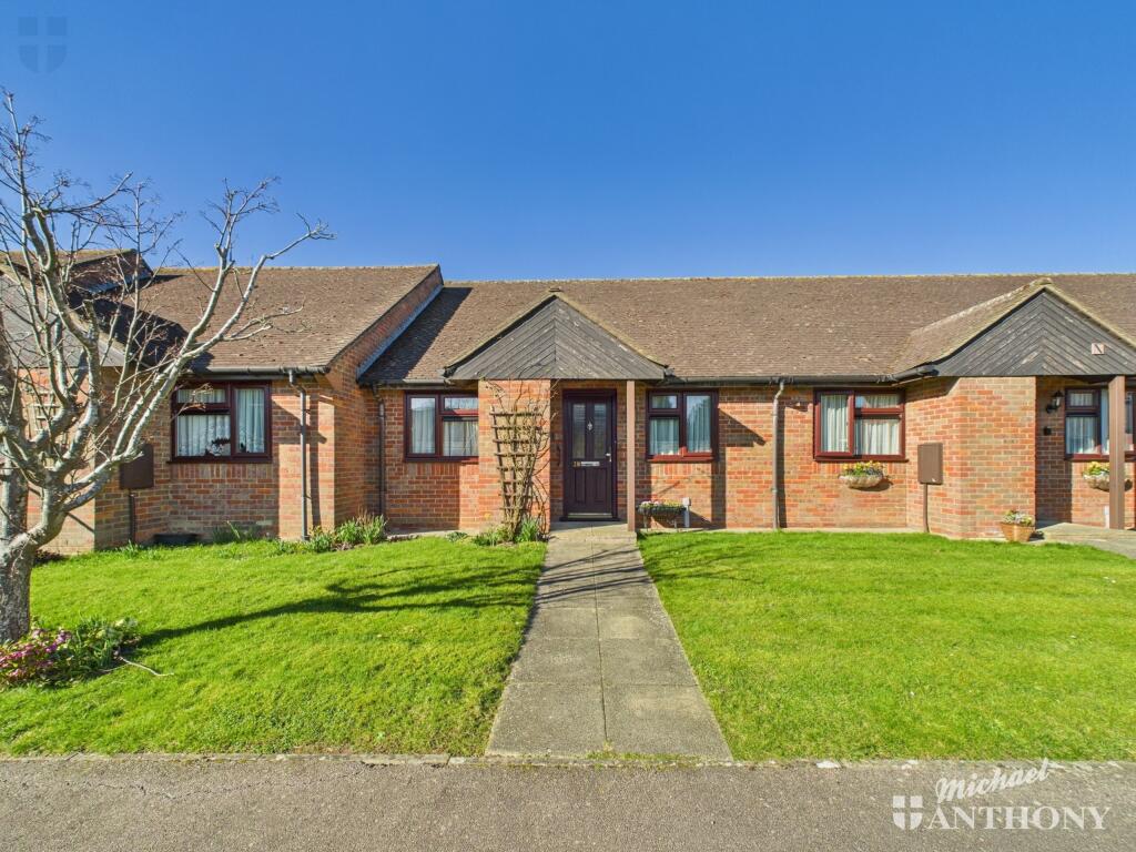 2-bed house on William Hill Drive, Bierton, Aylesbury, Buckinghamshire, £260,000