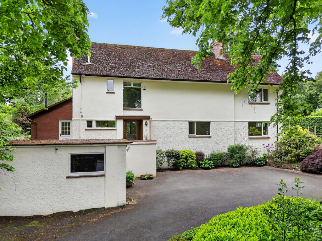 4-bed detached on 21 Greenfield Avenue, Alloway, KA7 4NP, £695,000