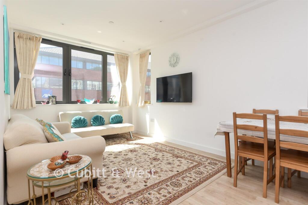 Apartment in Redhill, Reffles Bridge, Earlswood - View 4