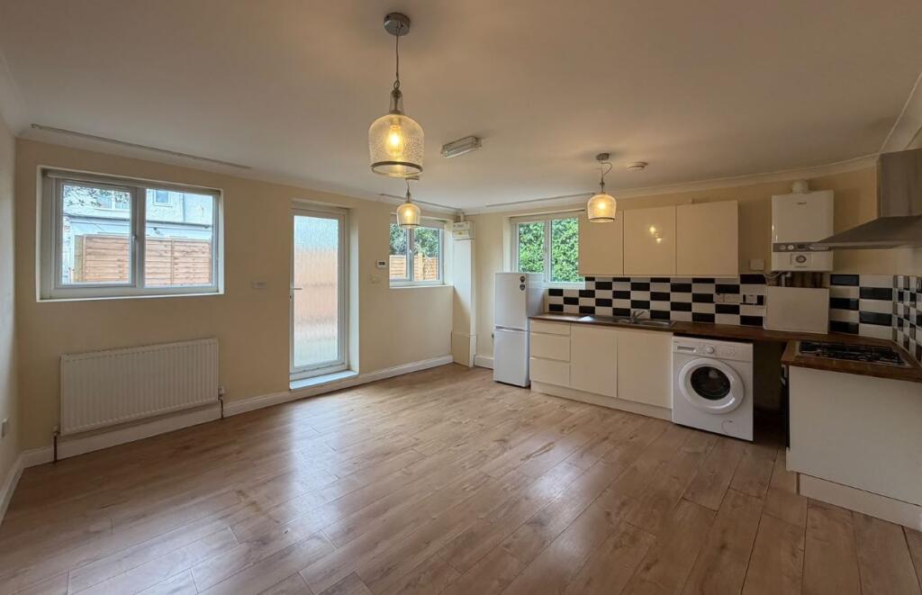 House in Enfield - View 5