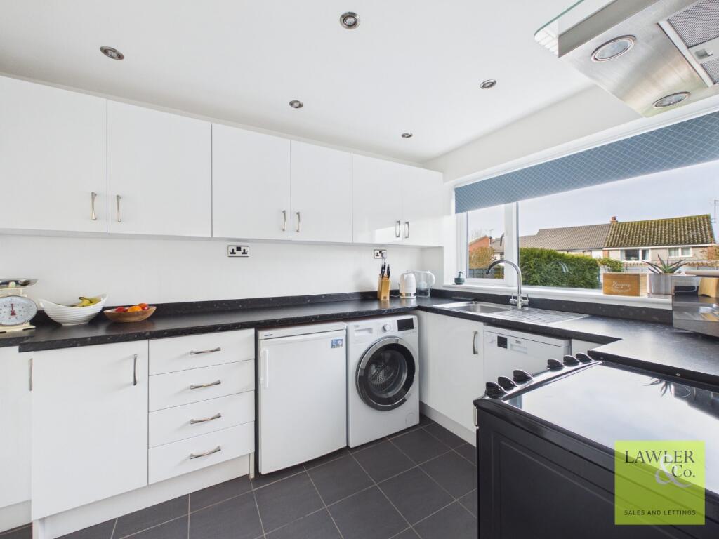 Chestnut Drive, Poynton, Stockport, Cheshire, SK12 1QB photo 4
